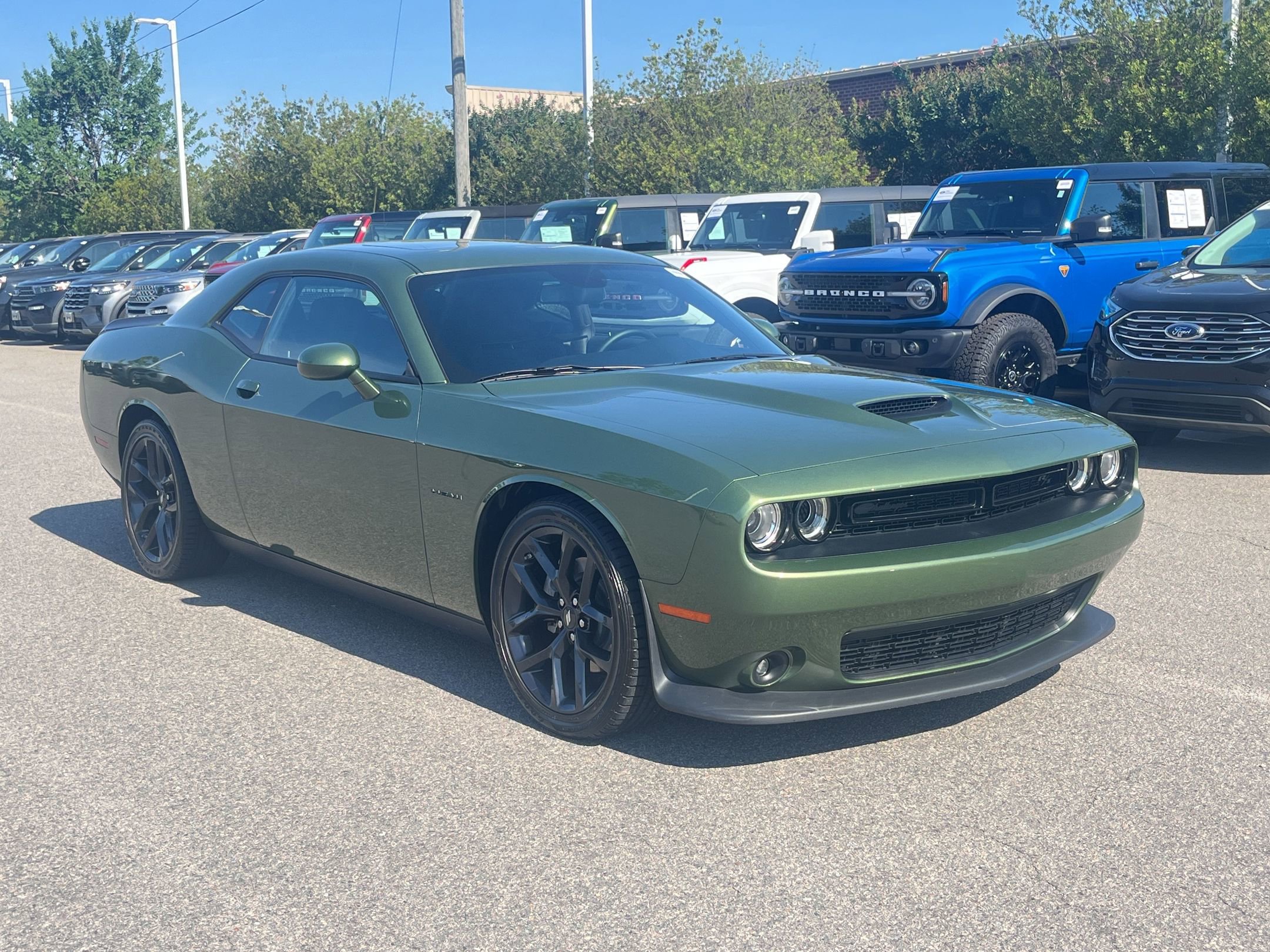 Used 2022 Dodge Challenger R/T w/ Driver Convenience Group RWD image 1