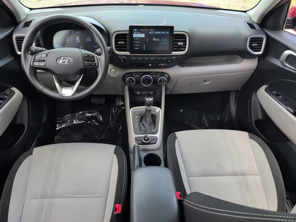 Used 2025 Hyundai Venue SEL FWD image 25