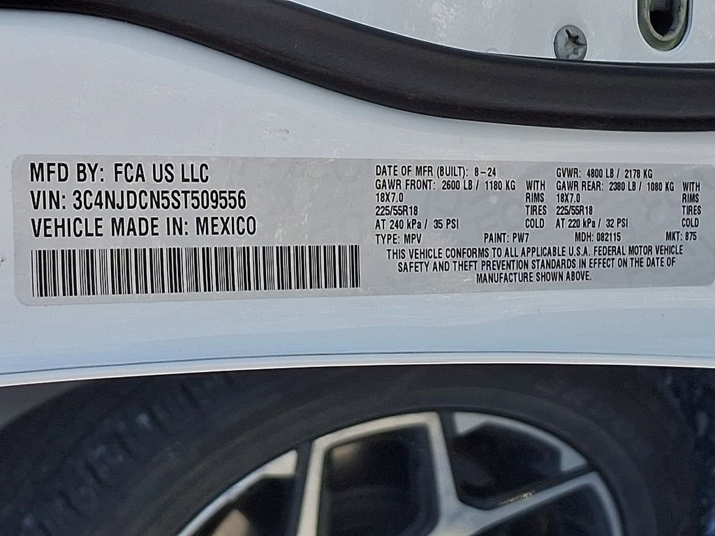 Used 2025 Jeep Compass Limited image 19