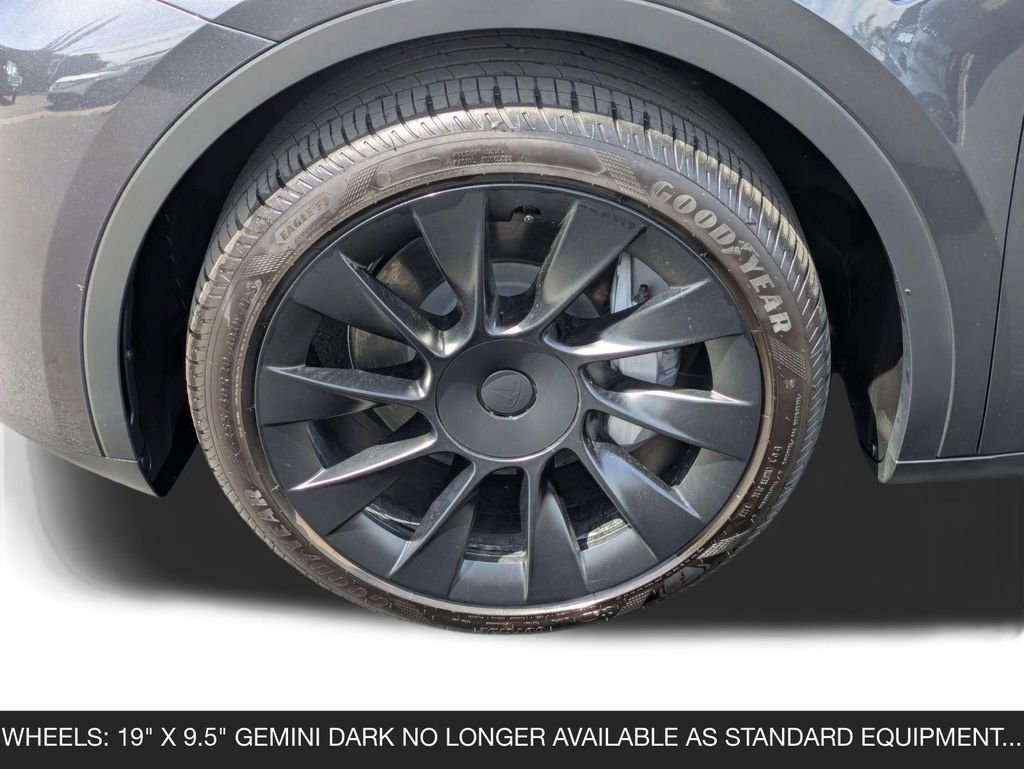 Used 2024 Tesla Model Y Long Range image 11