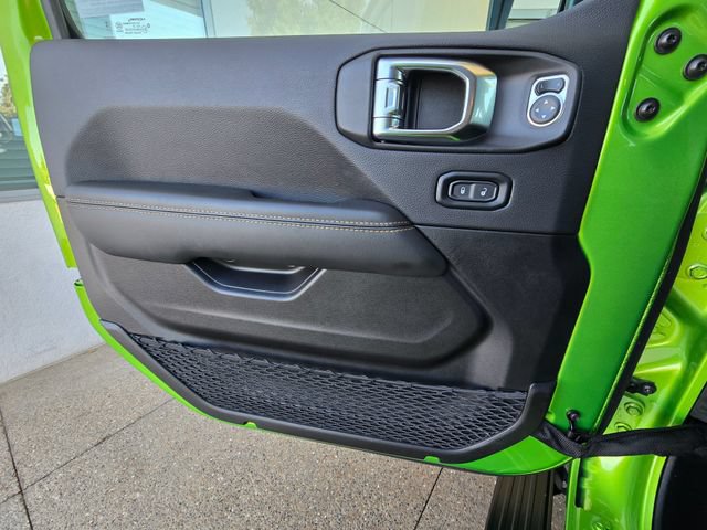 Certified 2025 Jeep Gladiator Sport AWD/4WD image 17