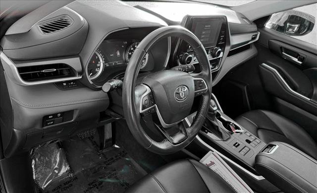 Used 2024 Toyota Highlander XLE image 12