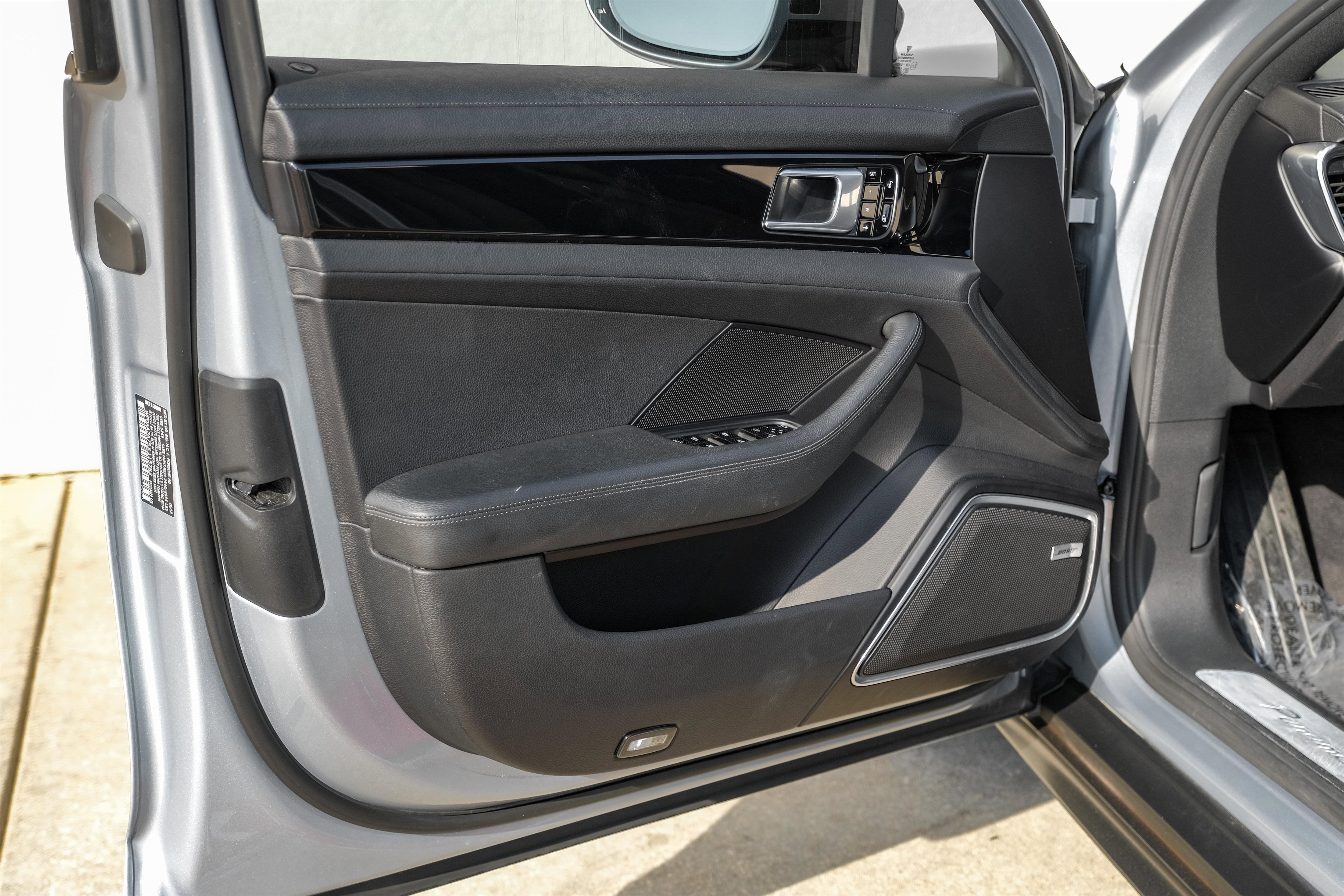 Used 2018 Porsche Panamera image 41