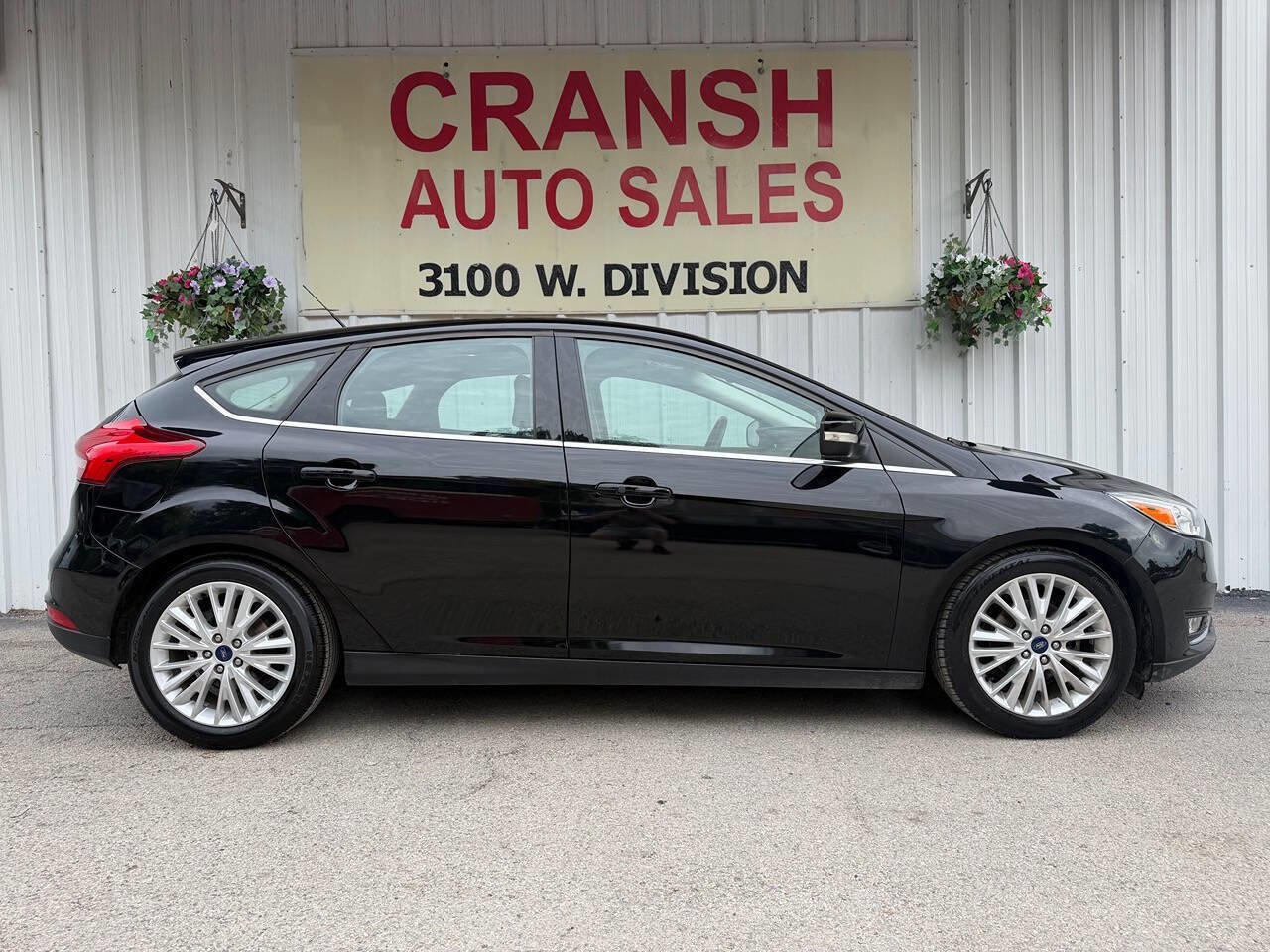 Used 2017 Ford Focus Titanium w/ Titanium Technology Package FWD image 5