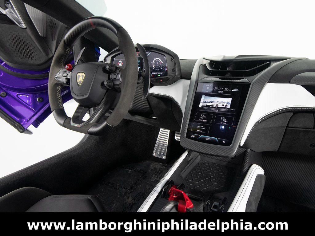 Used 2024 Lamborghini Revuelto image 30