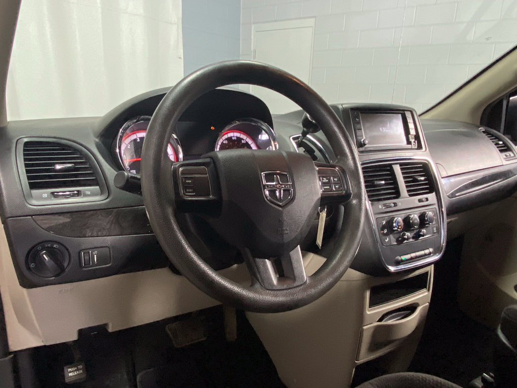 Used 2019 Dodge Grand Caravan SE FWD image 17