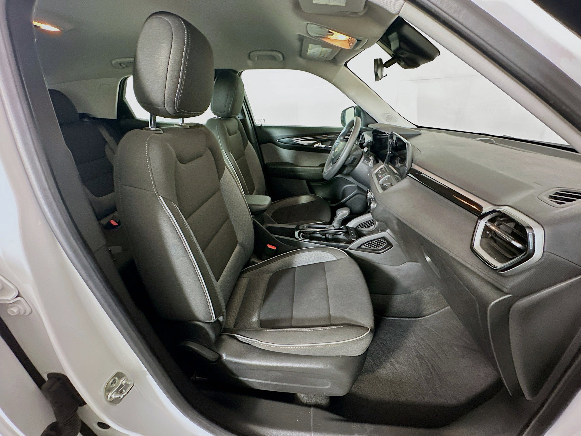 Used 2024 Chevrolet TrailBlazer LS image 30