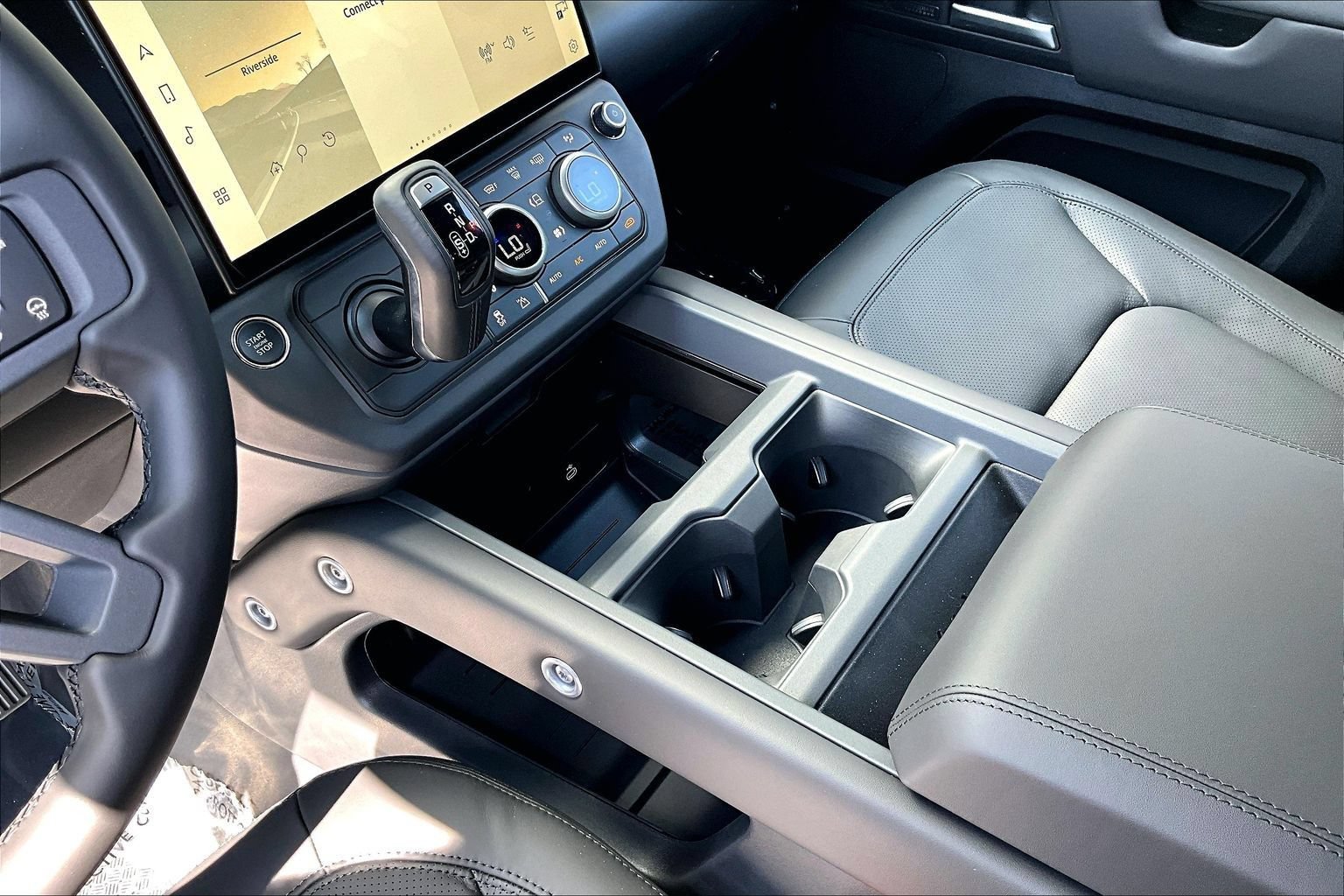 New 2026 Land Rover Defender 110 X-Dynamic SE AWD/4WD image 8