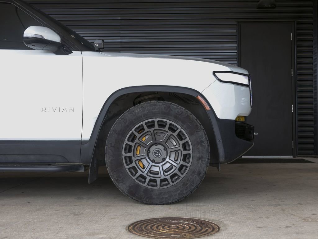 Used 2023 Rivian R1S Adventure image 18
