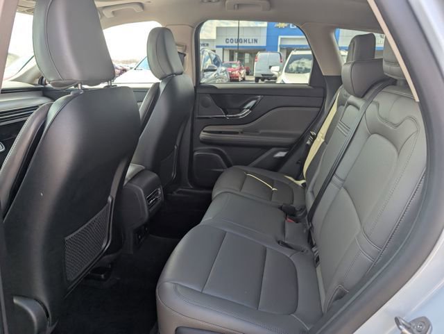 Used 2026 Lincoln Corsair Premiere image 10