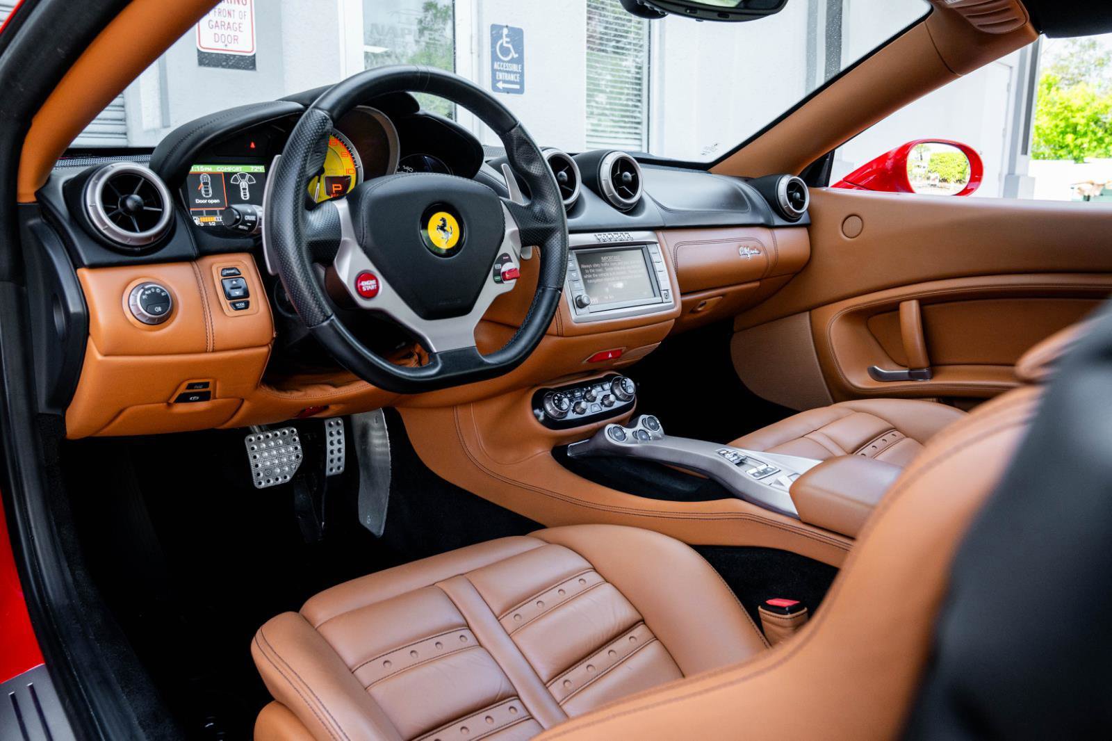 Used 2014 Ferrari California image 4