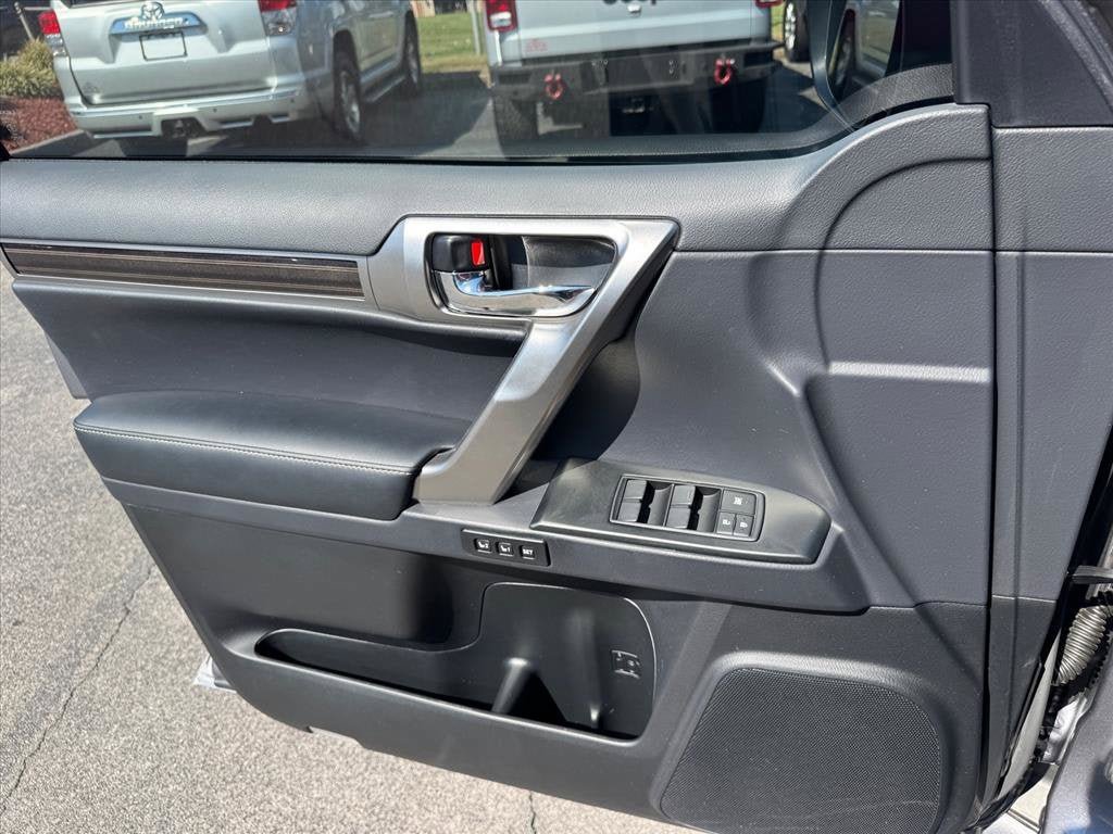 Used 2023 Lexus GX 460 Premium w/ Accessory Package AWD/4WD image 22