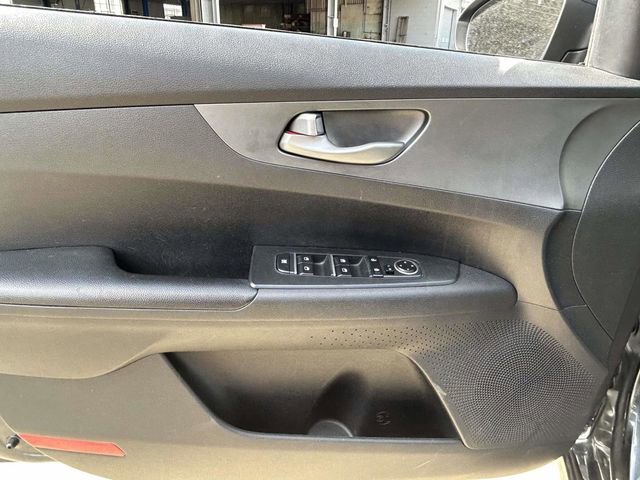 Used 2020 Kia Forte LXS FWD image 11