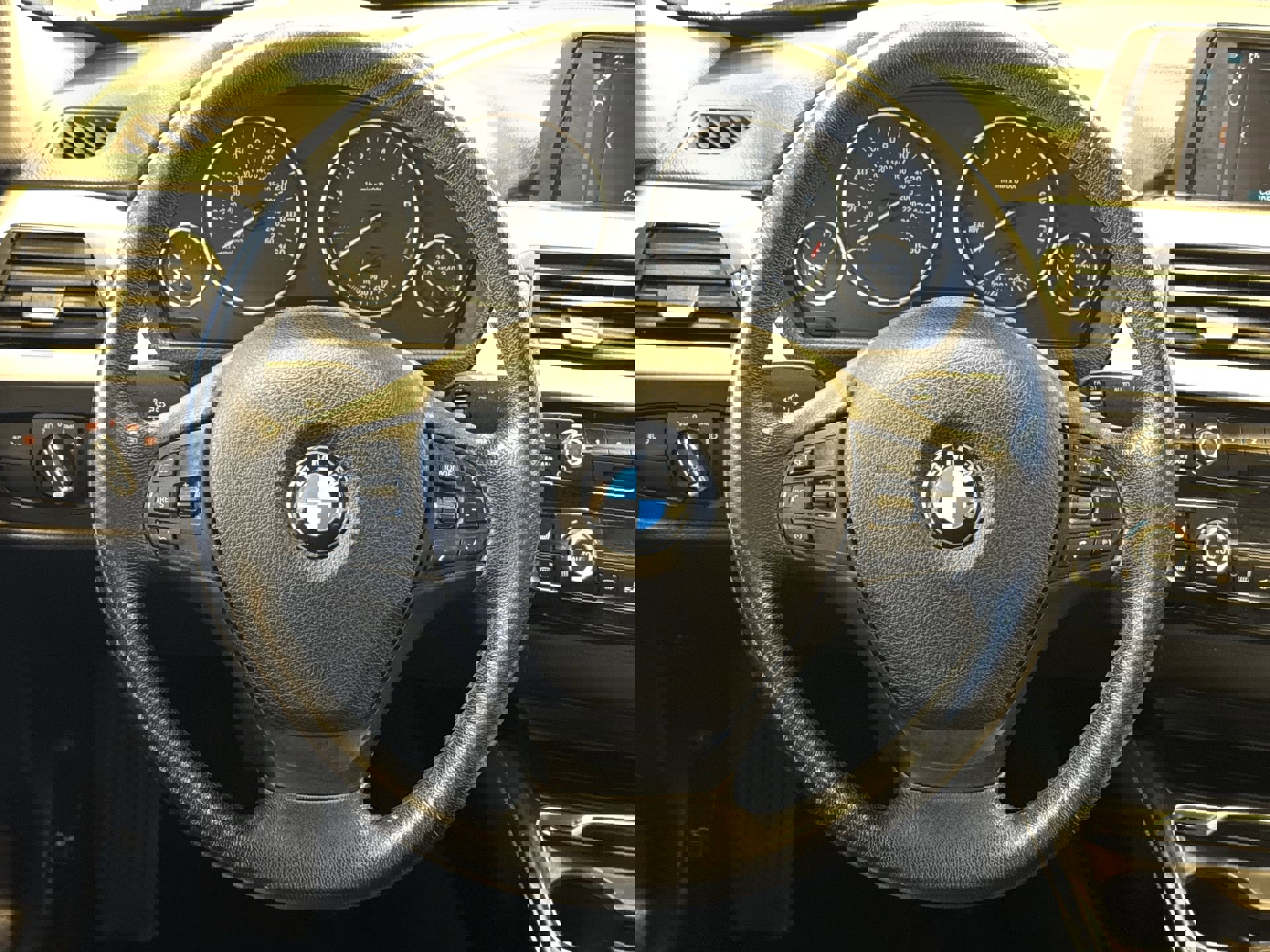 Used 2018 BMW 320i xDrive Sedan image 14