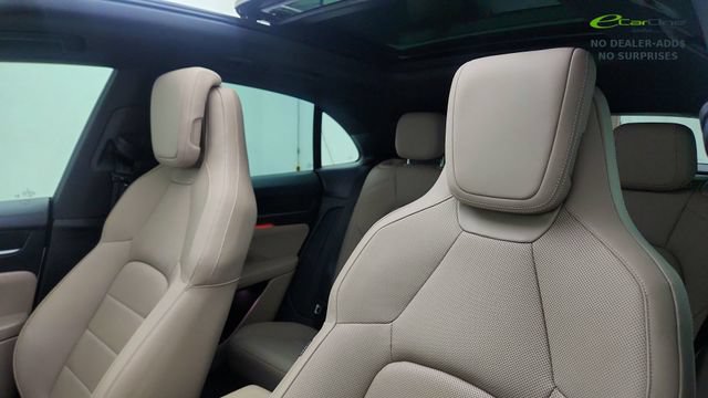 Used 2025 Porsche Macan Electric RWD image 33
