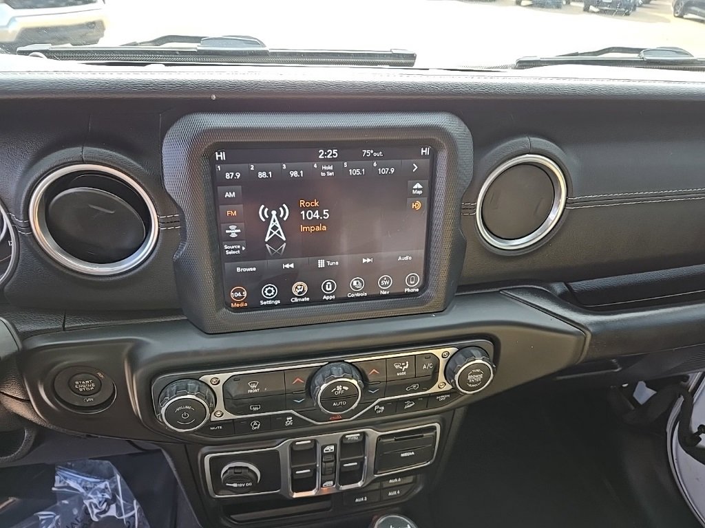 Used 2018 Jeep Wrangler Unlimited Sahara image 36