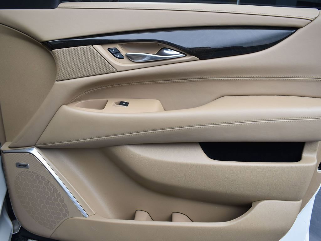 Used 2019 Cadillac Escalade Platinum image 34