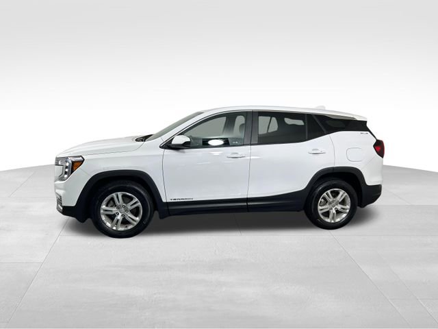 Used 2023 GMC Terrain SLE image 3