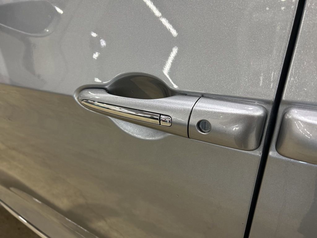 Used 2017 Chrysler Pacifica Touring-L image 15