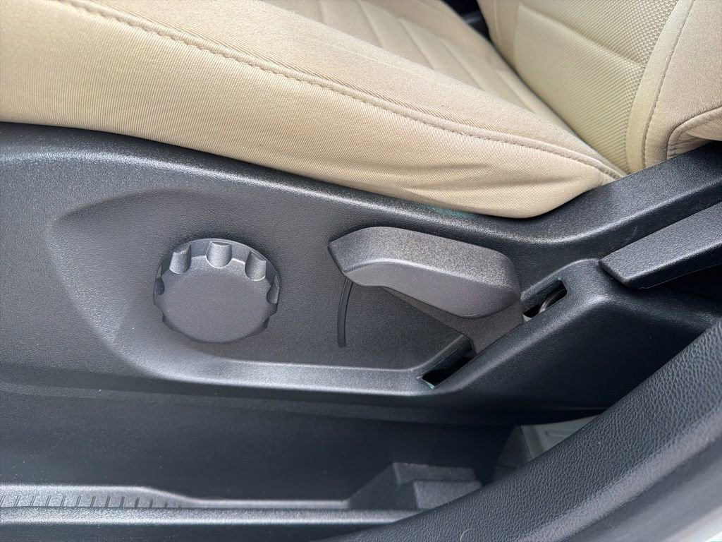 Used 2018 Ford Edge SE image 15