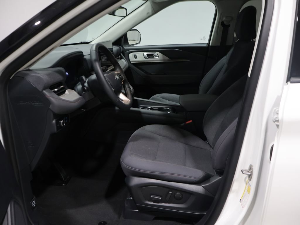 Used 2025 Ford Explorer Active image 9