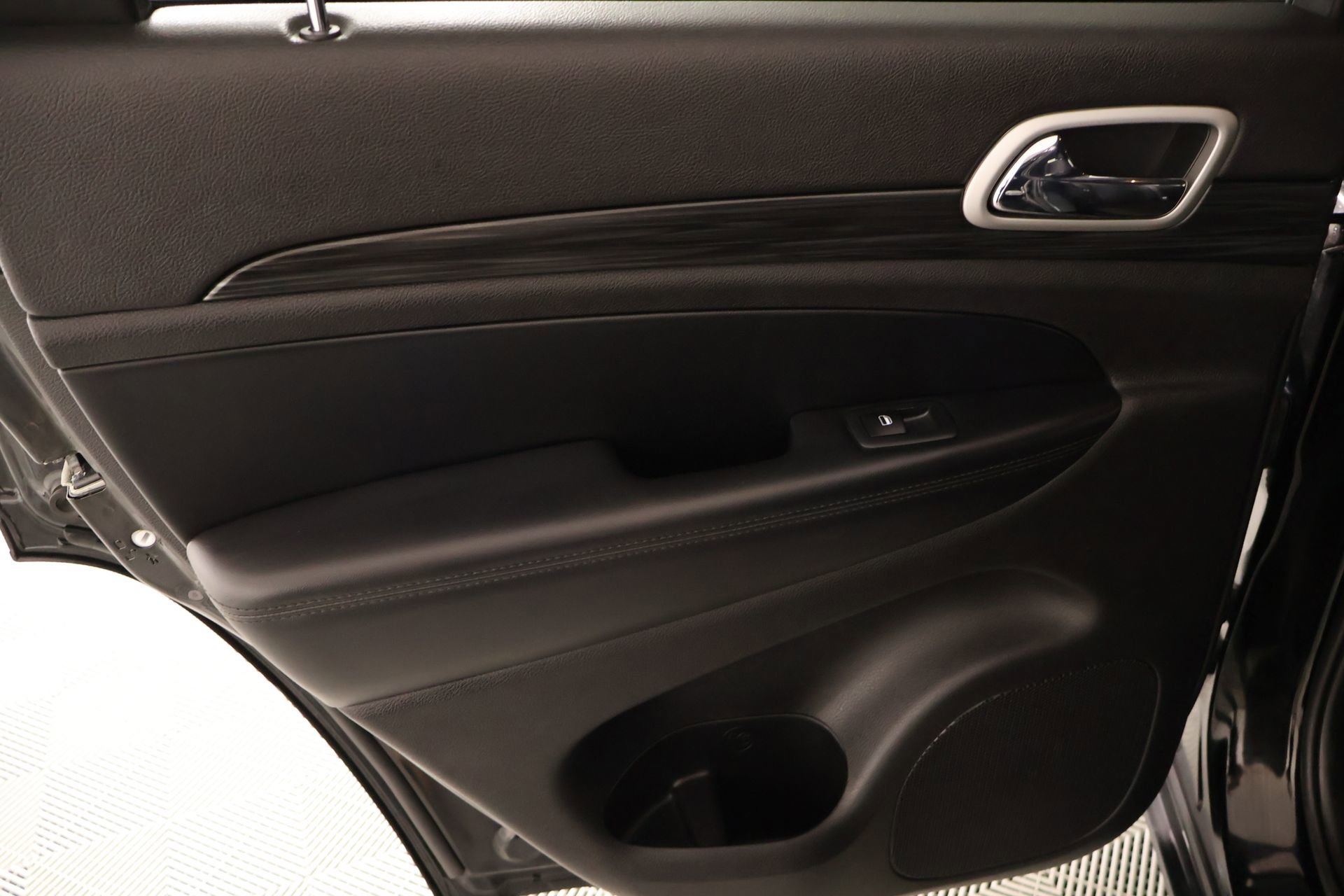 Used 2021 Jeep Grand Cherokee Laredo image 15