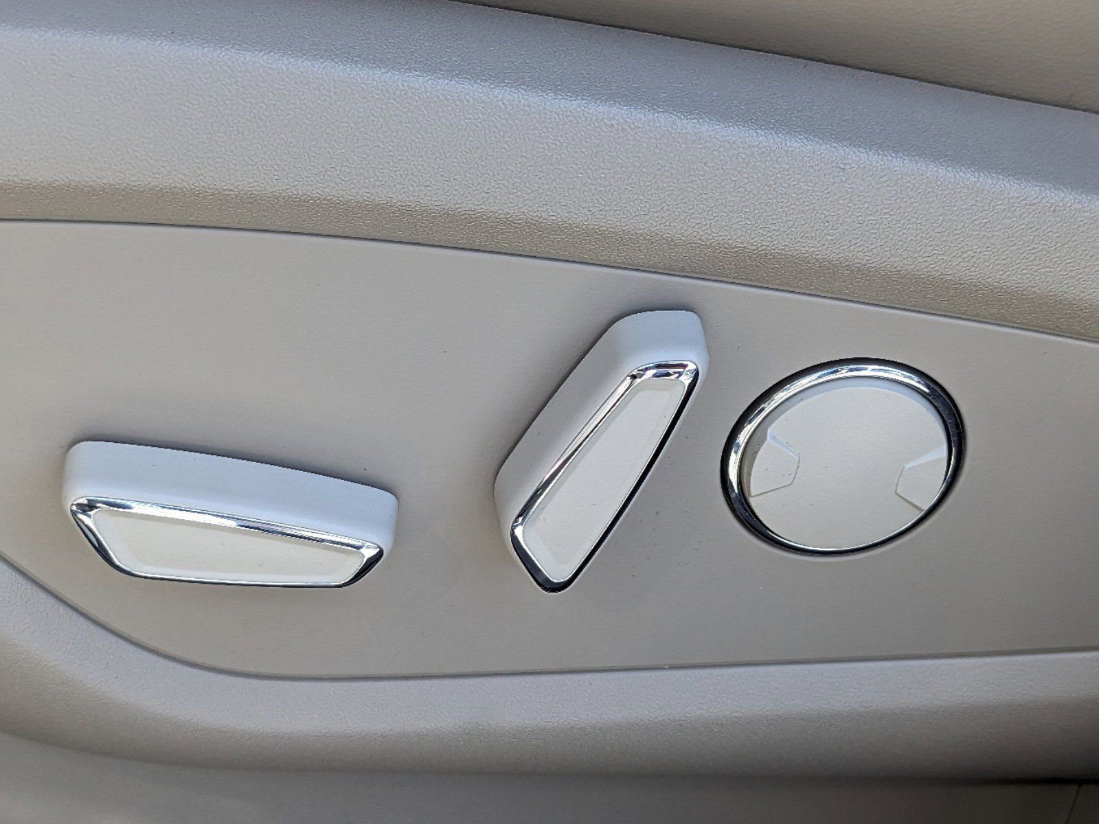 Certified 2023 Lincoln Nautilus Reserve w/ Equipment Group 201A image 22