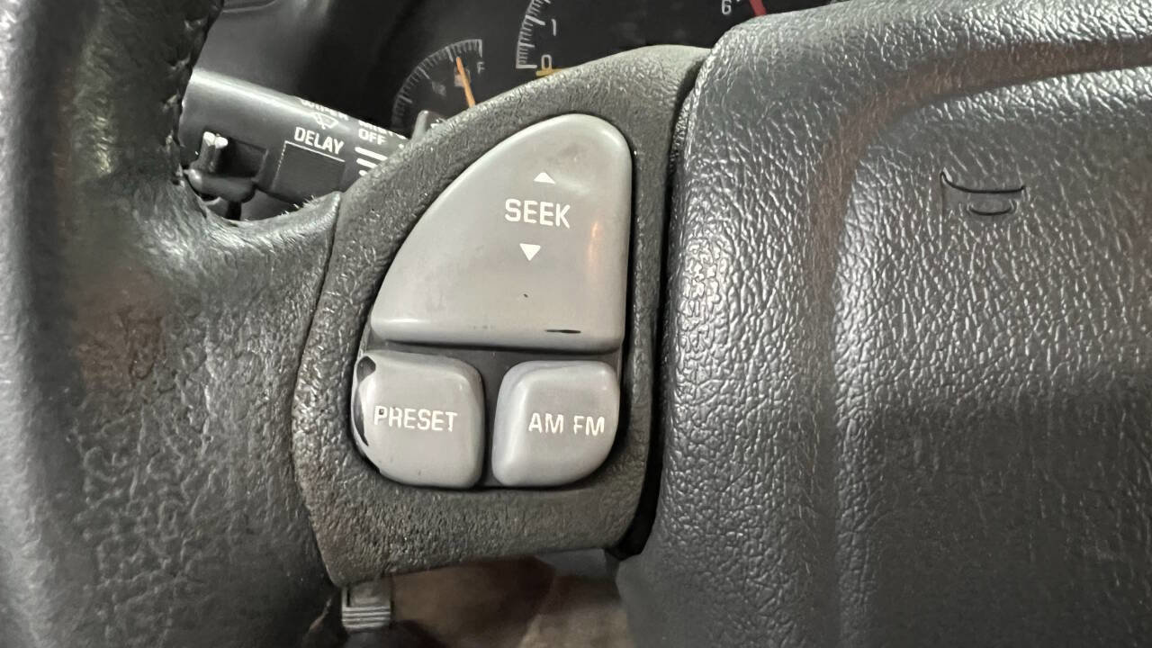 Used 1997 Pontiac Grand Prix GT w/ Opt Pkg image 16