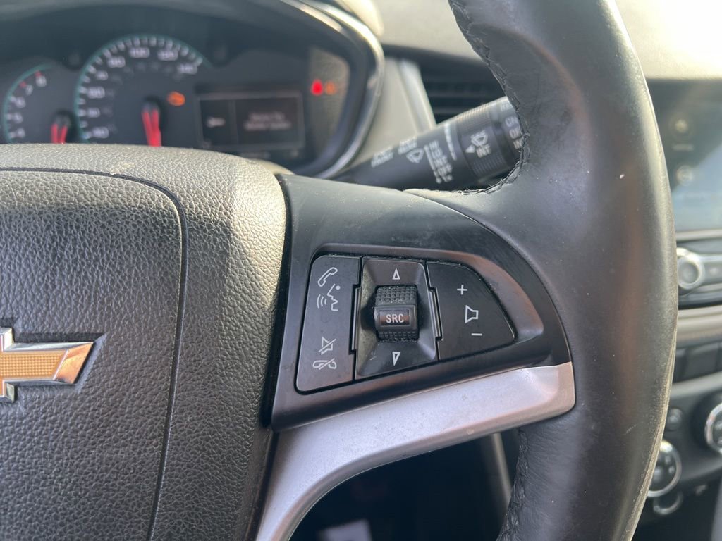 Used 2018 Chevrolet Trax LT w/ Sun & Sound Package image 17
