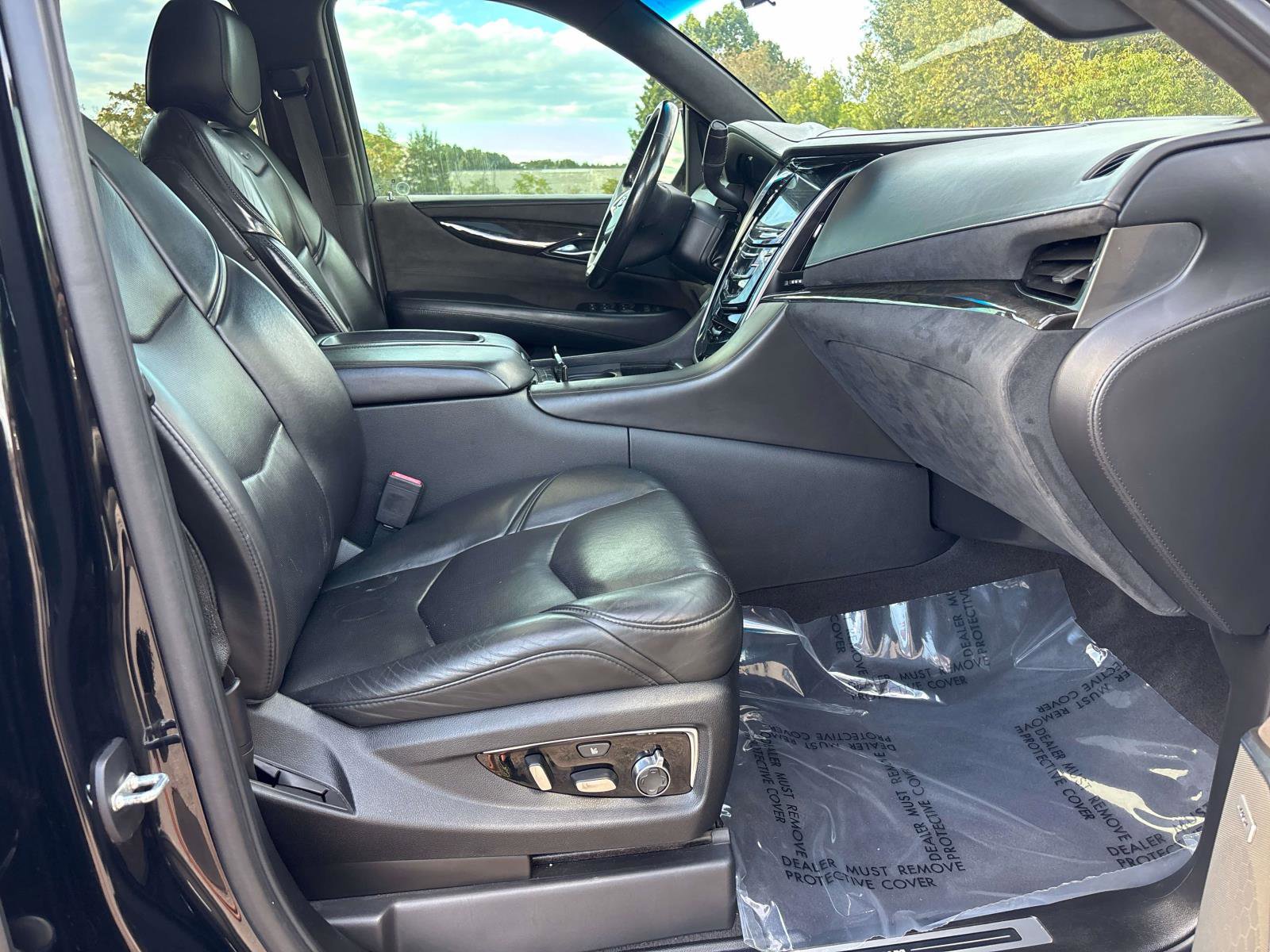 Used 2020 Cadillac Escalade ESV Platinum image 21