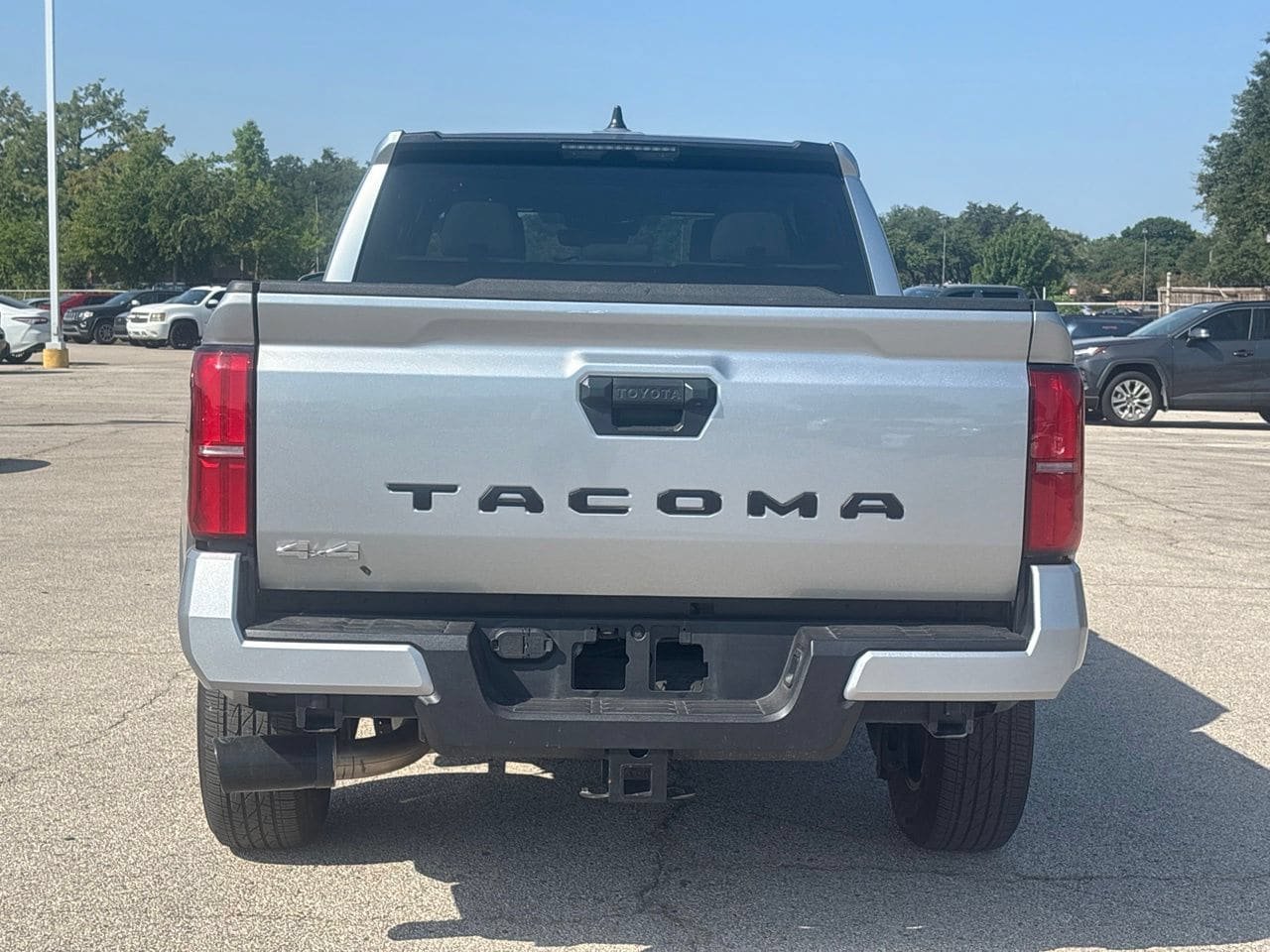 Used 2025 Toyota Tacoma SR5 AWD/4WD image 5