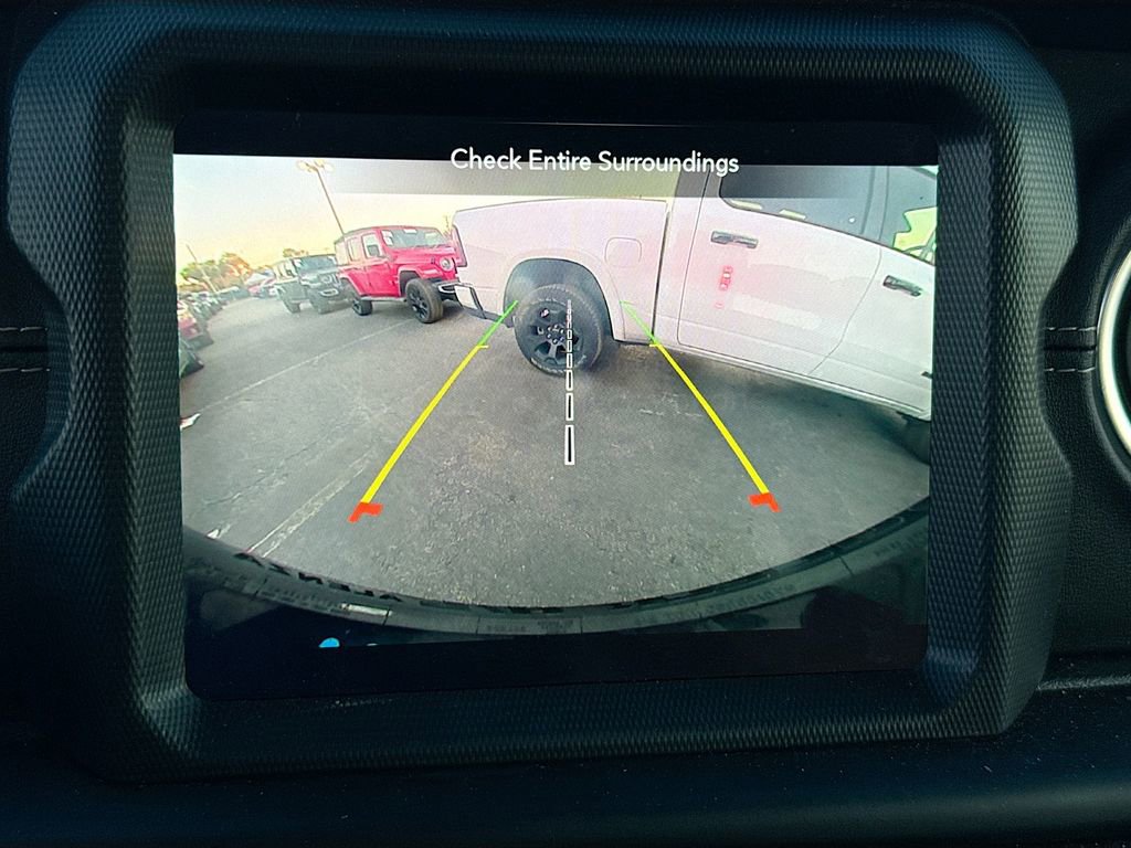 Used 2022 Jeep Wrangler Unlimited Sahara w/ Cold Weather Group image 15