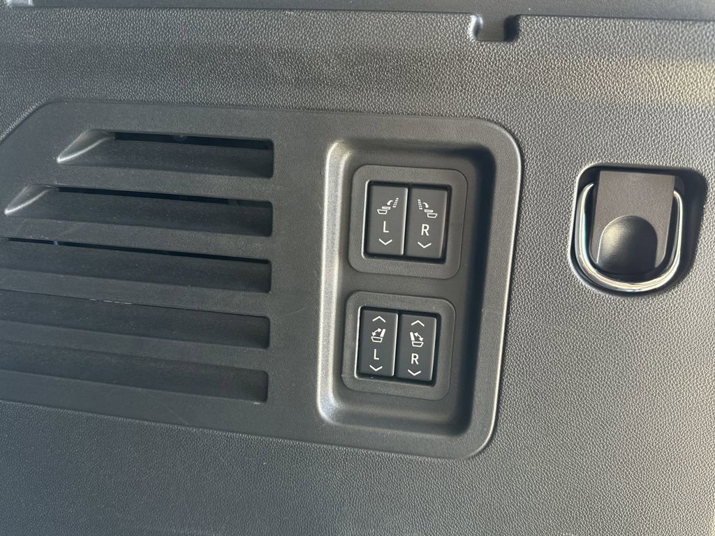 Certified 2024 Chevrolet Traverse RS image 35