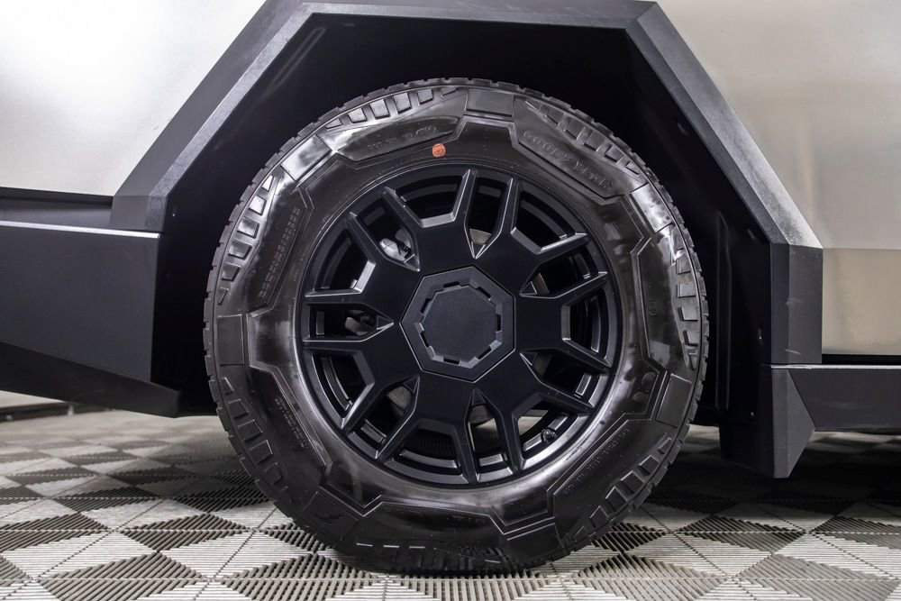 Used 2024 Tesla Cybertruck AWD Crew Cab image 19