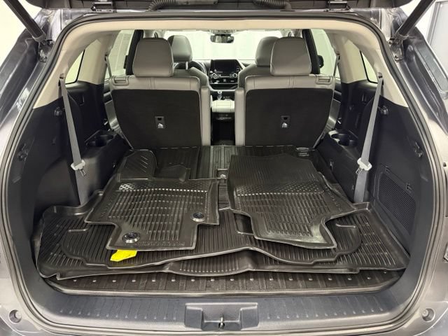 Used 2023 Toyota Highlander XLE AWD/4WD image 6