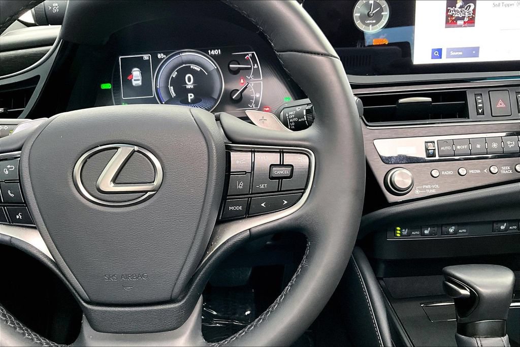 Used 2025 Lexus ES 300h w/ Premium Package FWD image 26