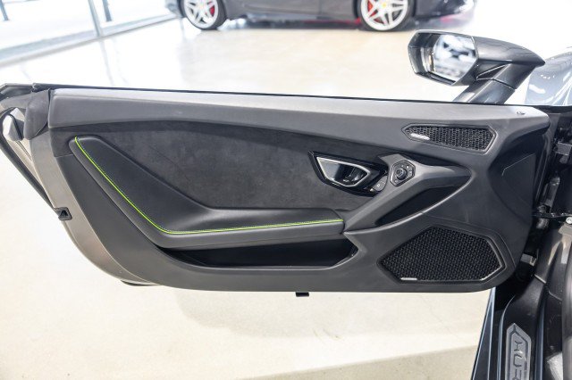 Used 2021 Lamborghini Huracan EVO RWD image 34