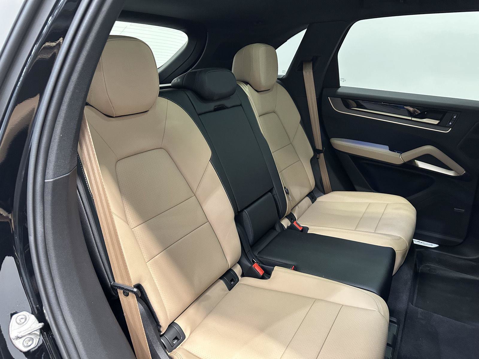 Used 2026 Porsche Cayenne AWD/4WD image 42