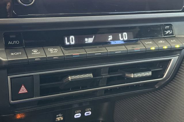 Certified 2025 Toyota Camry SE FWD image 24