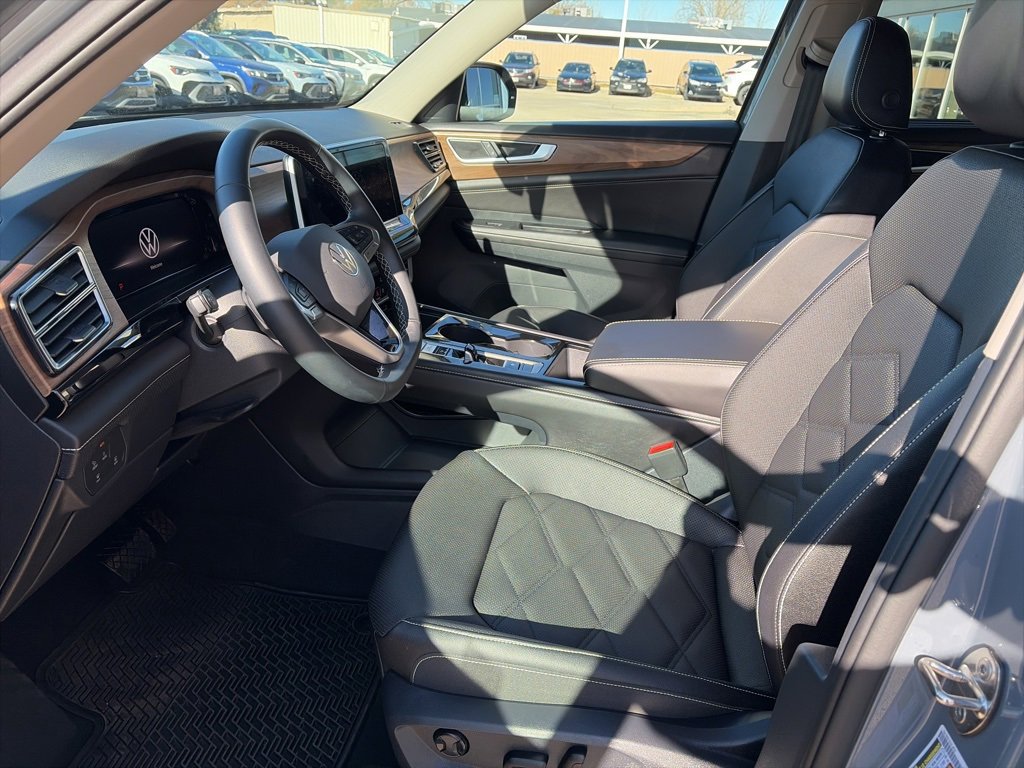 Certified 2025 Volkswagen Atlas SE image 12