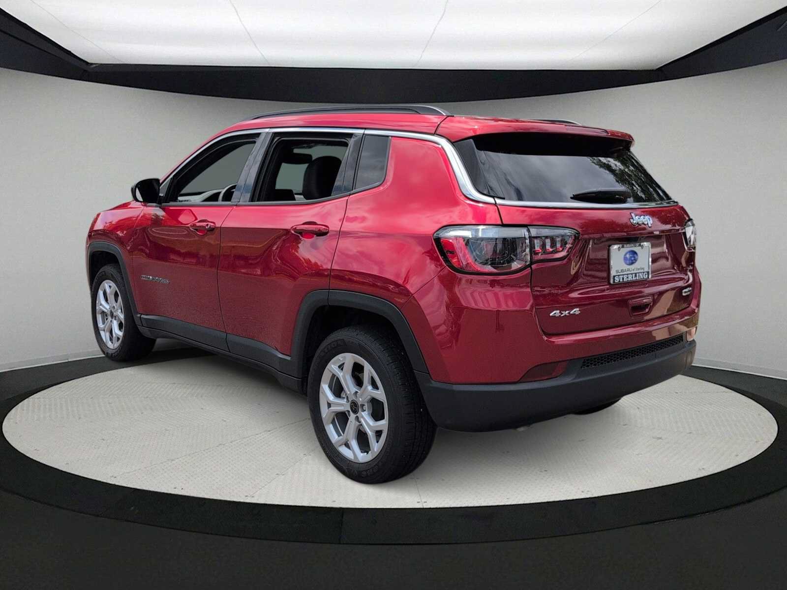 Used 2025 Jeep Compass Latitude AWD/4WD image 6