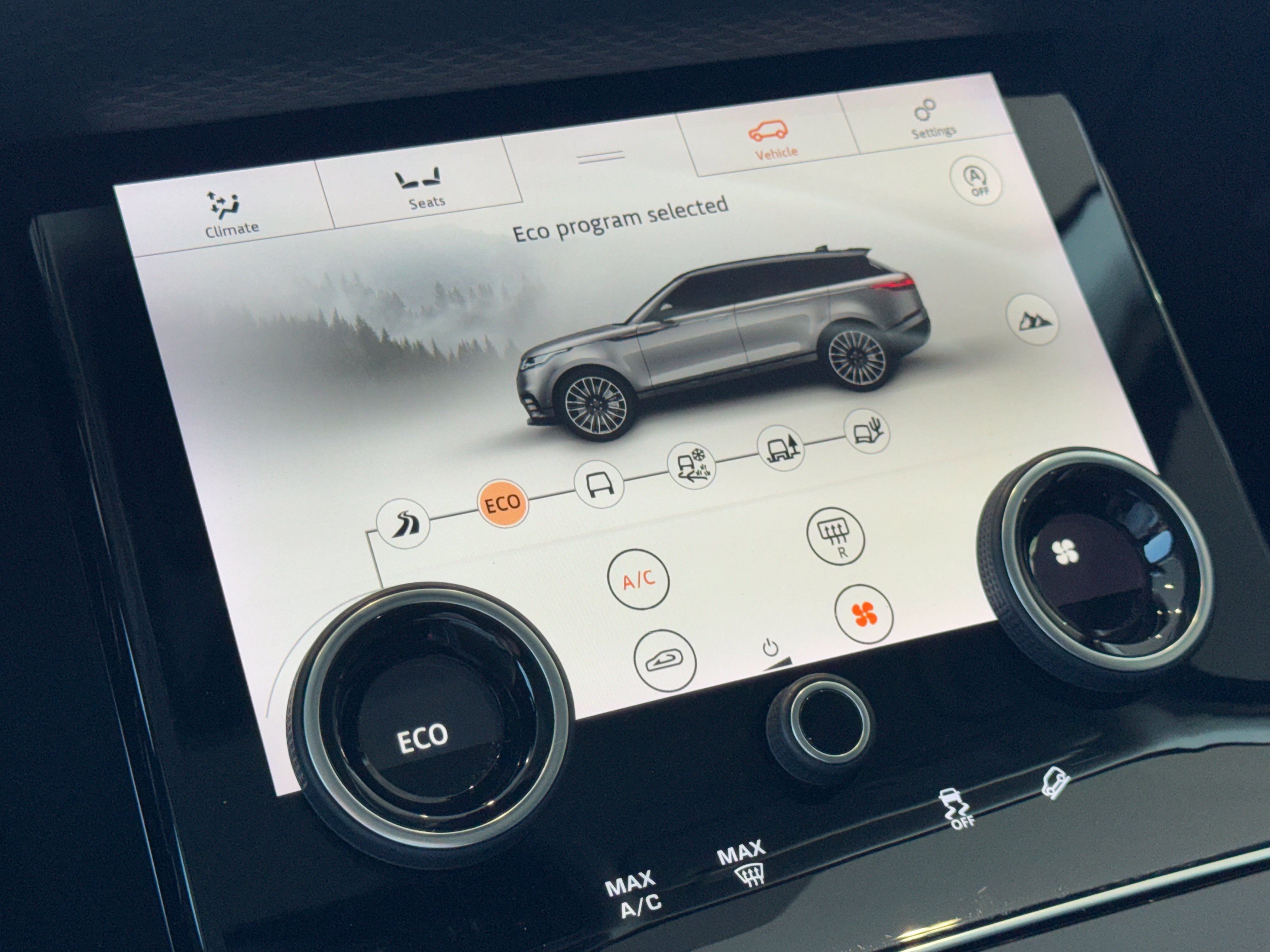 Used 2018 Land Rover Range Rover Velar S AWD/4WD image 40