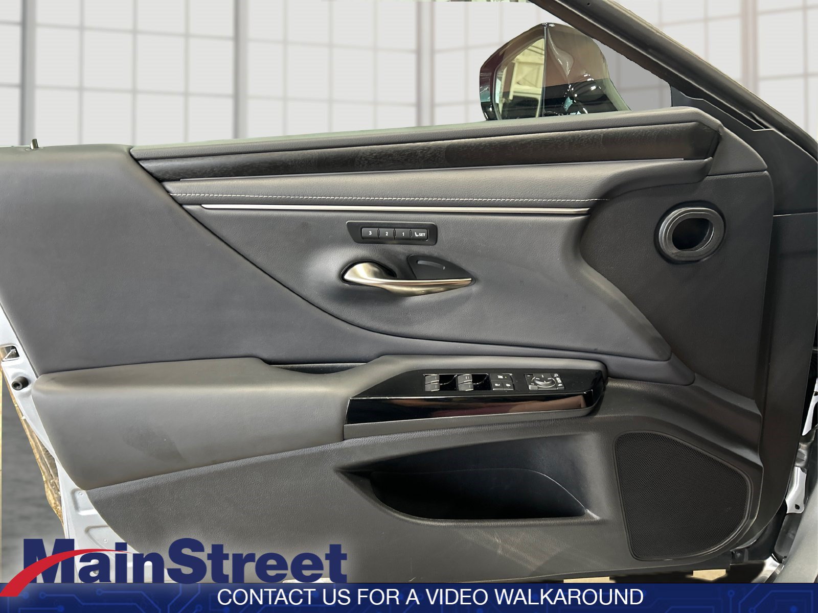 Used 2025 Lexus ES 350 w/ Accessory Package (Z1) FWD image 19