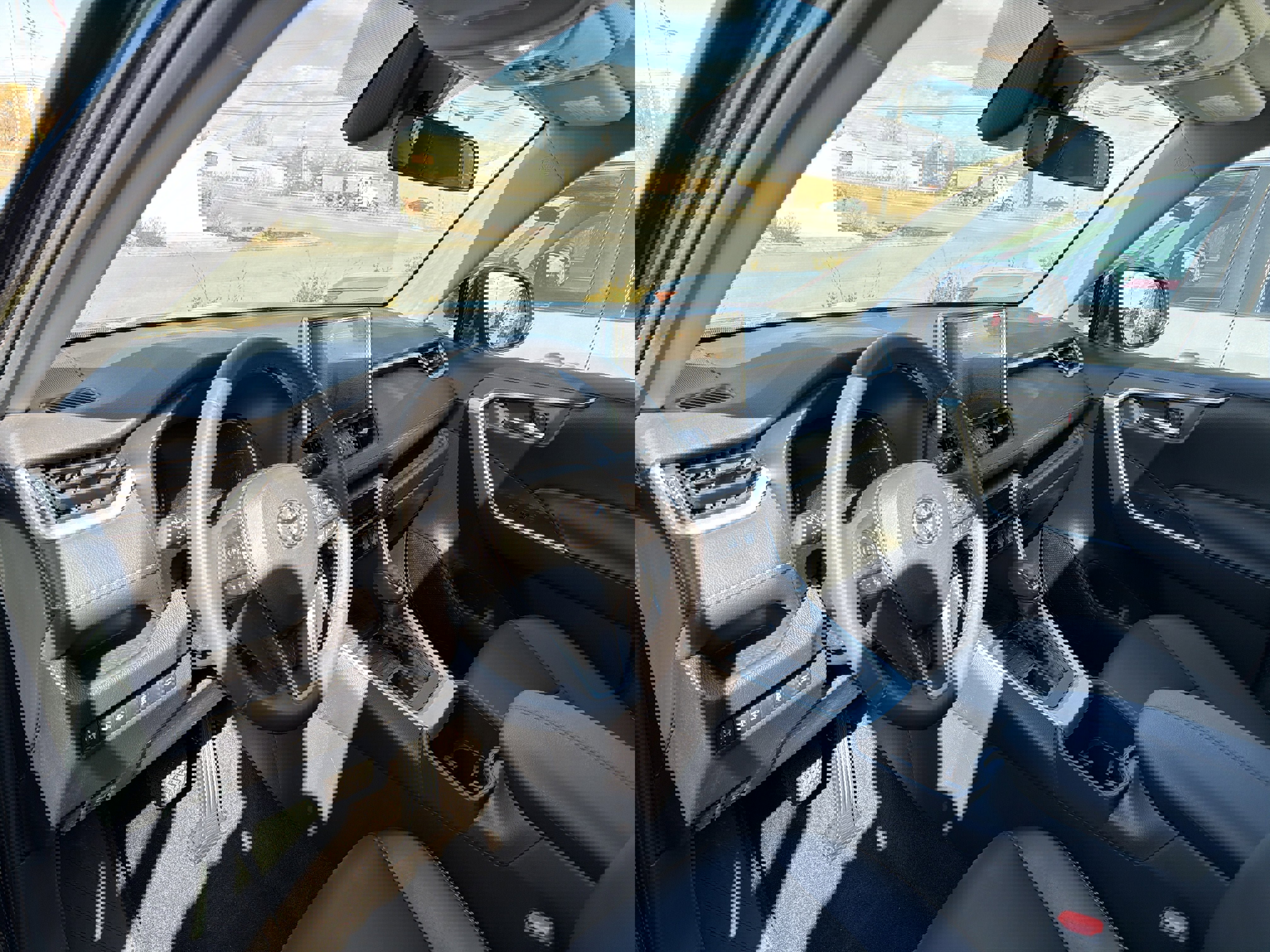 Used 2023 Toyota RAV4 XLE Premium image 7