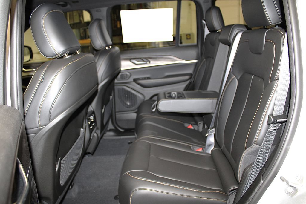 New 2026 Jeep Grand Cherokee Limited AWD/4WD image 29