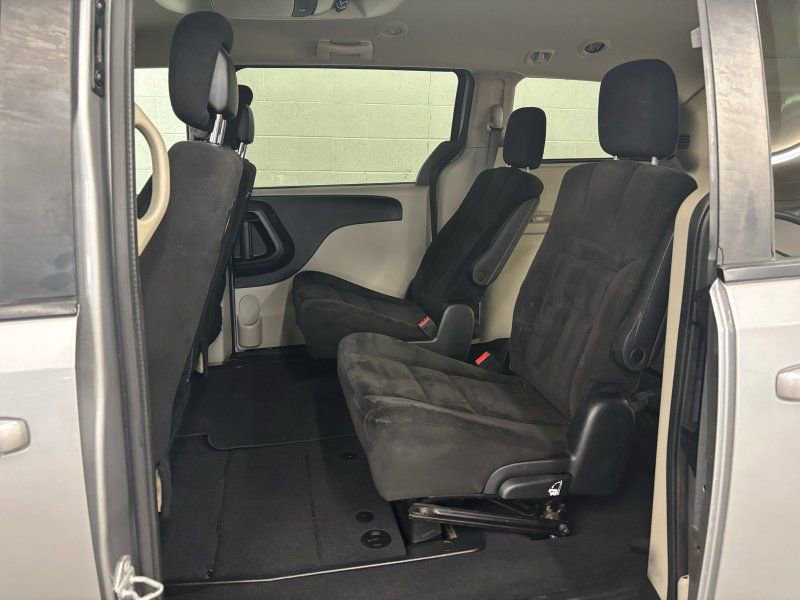 Used 2014 Dodge Grand Caravan SXT w/ Rear Park Assist Package image 9