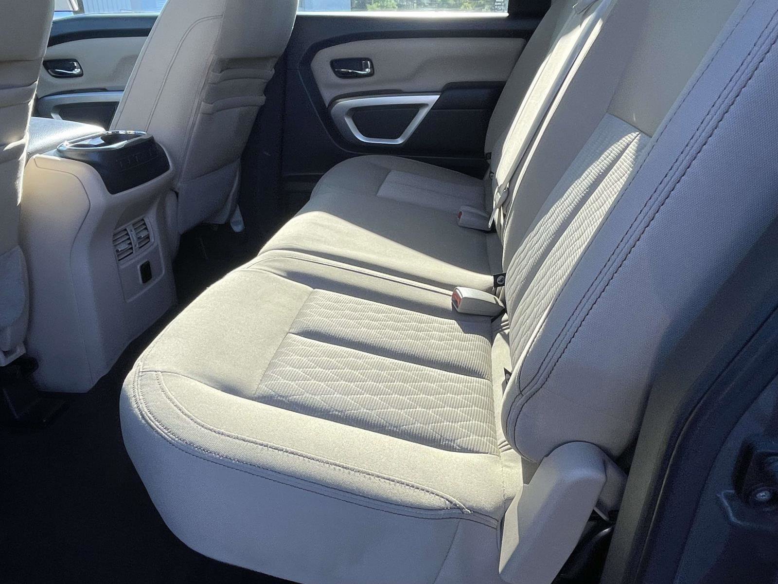 Used 2016 Nissan Titan SV image 5