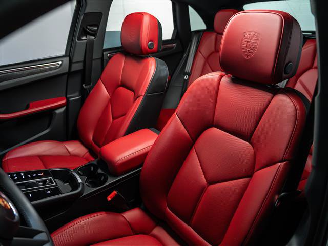 Certified 2025 Porsche Macan AWD/4WD image 5