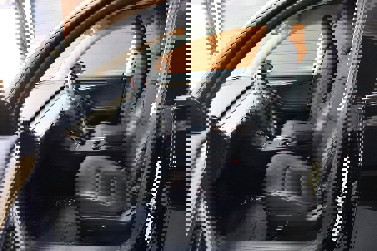 Used 2023 Tesla Model 3 Standard Range image 33