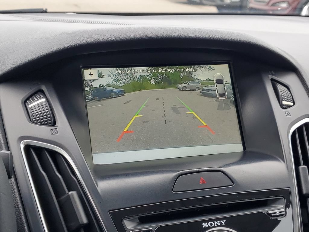 Used 2018 Ford Focus SEL w/ Cold Weather Package FWD image 21